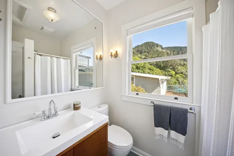 $3,680,000 | 40 Laurel Avenue, Stinson Beach, CA 94970