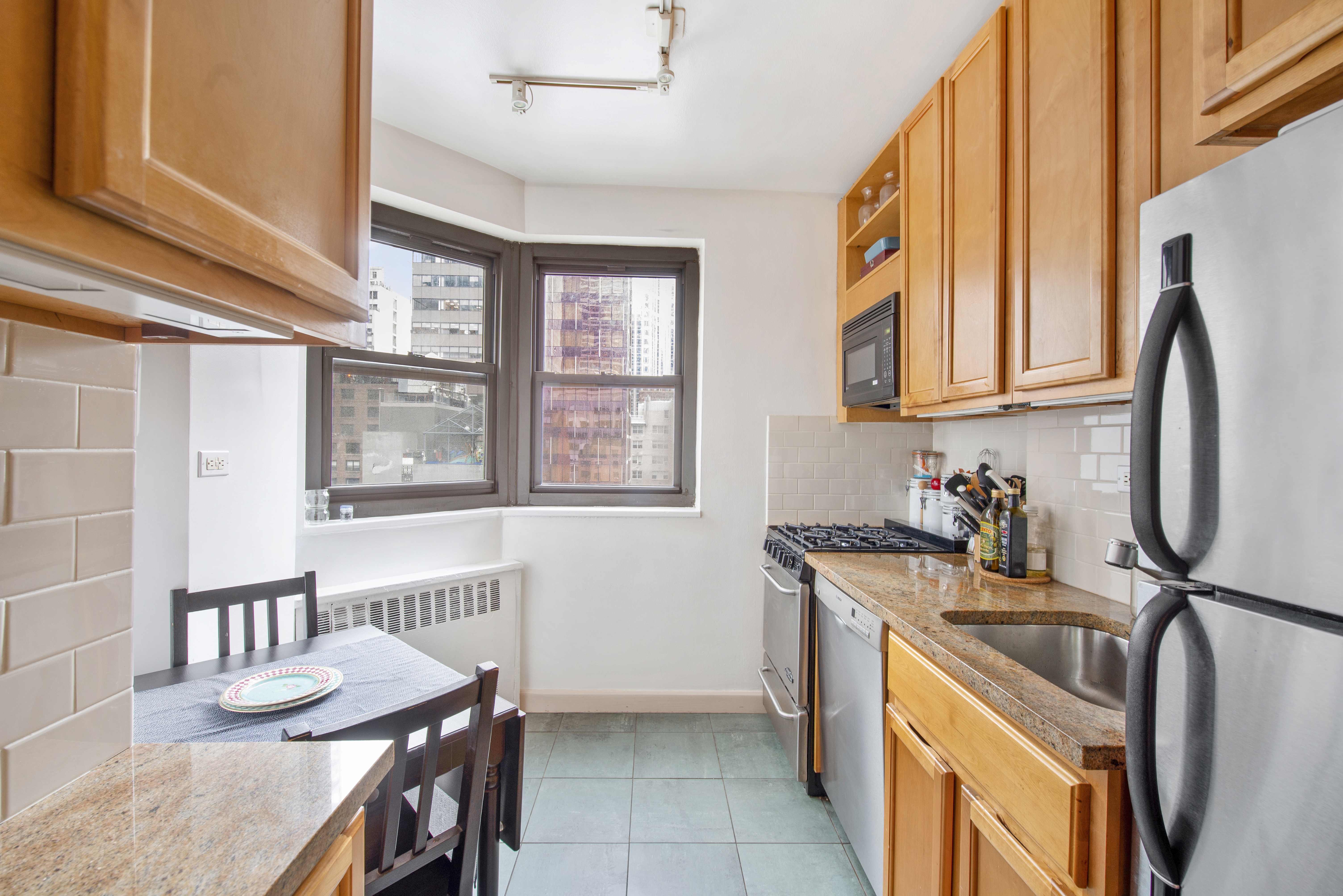 135 East 54th Street, Unit 15G Manhattan, NY 10022 - Photo 9 of 11