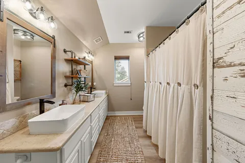 $1,285,000 | 309 Hacienda Place, Dripping Springs, TX 78620