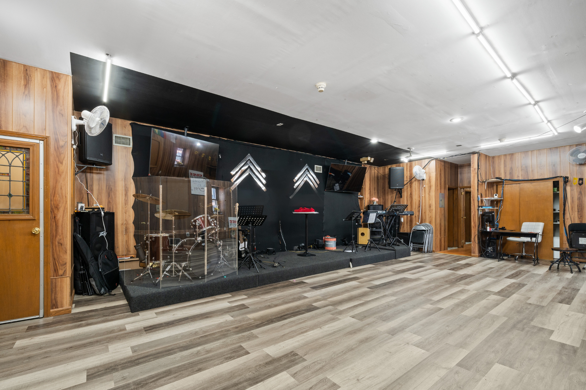 162 Mallory Avenue Jersey City, NJ 07304 - Photo 5 of 29 a view of a room with gym equipment