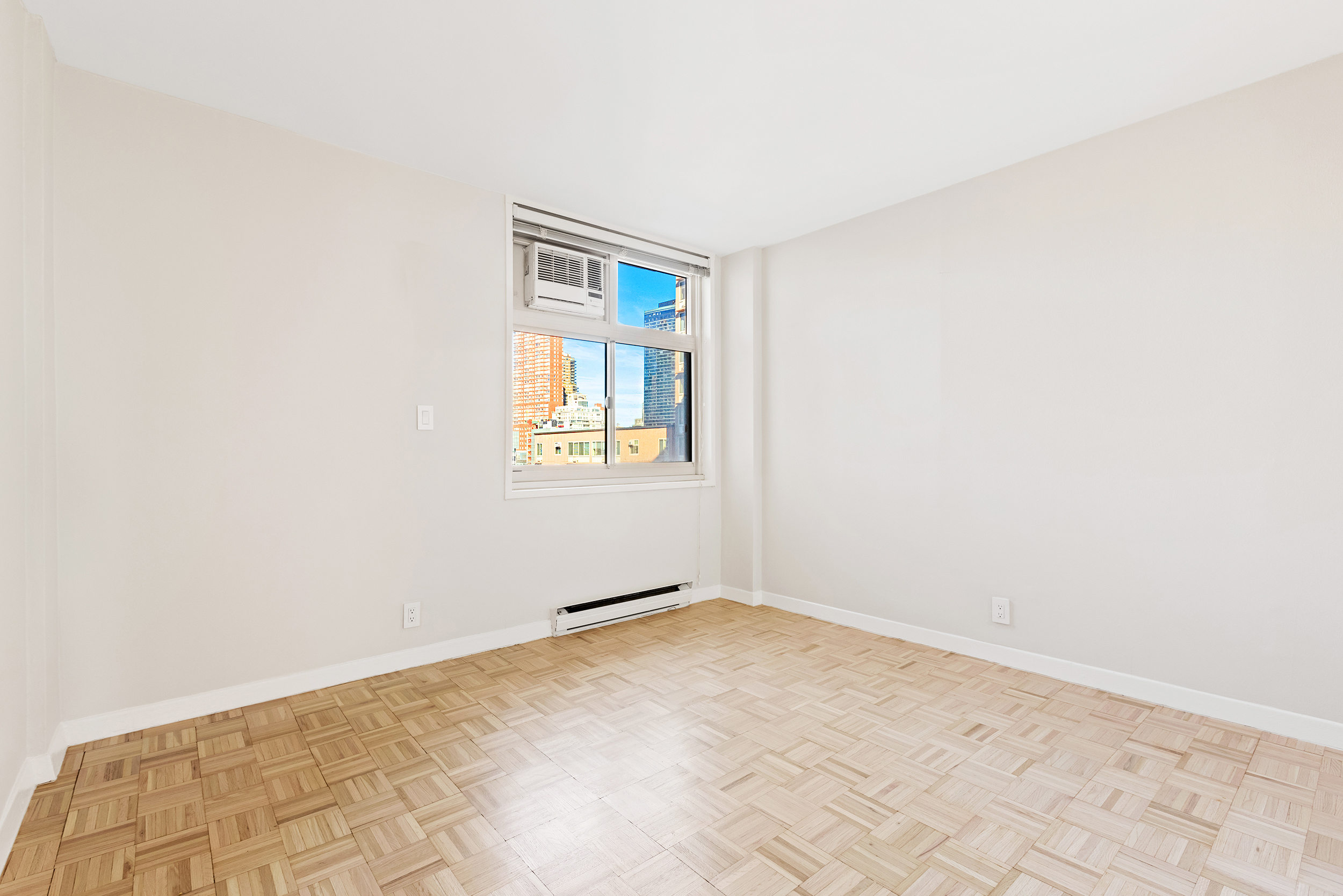 555 Main Street, Unit 1315 Manhattan, NY 10044 - Photo 10 of 14