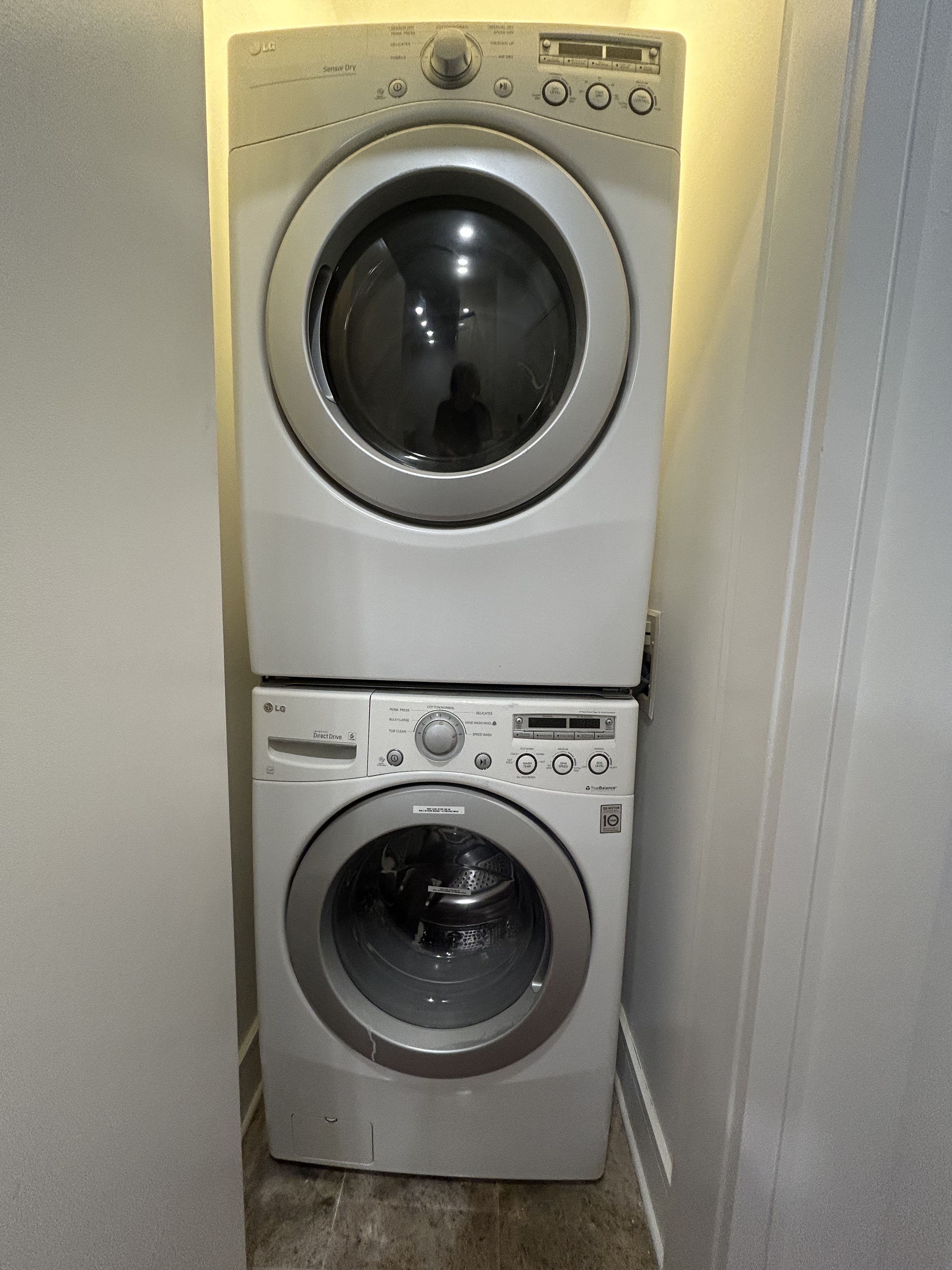 41-26 27th Street, Unit 4H Queens, NY 11101 - Photo 13 of 21 a utility room with dryer and washer