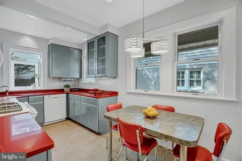 $1,425,000 | 5120 Wilson Lane, Bethesda, MD 20814