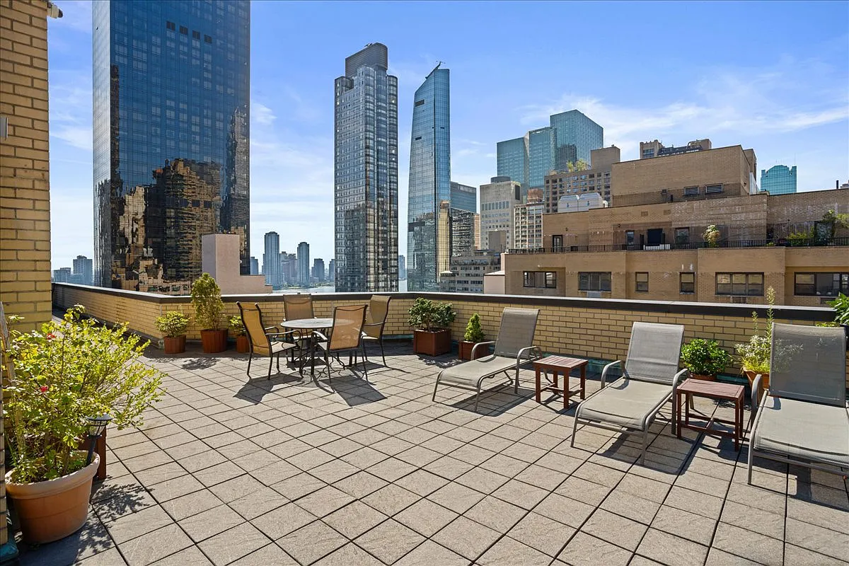 301 East 48th Street, Unit 5D Manhattan, NY 10017 - Photo 11 of 15