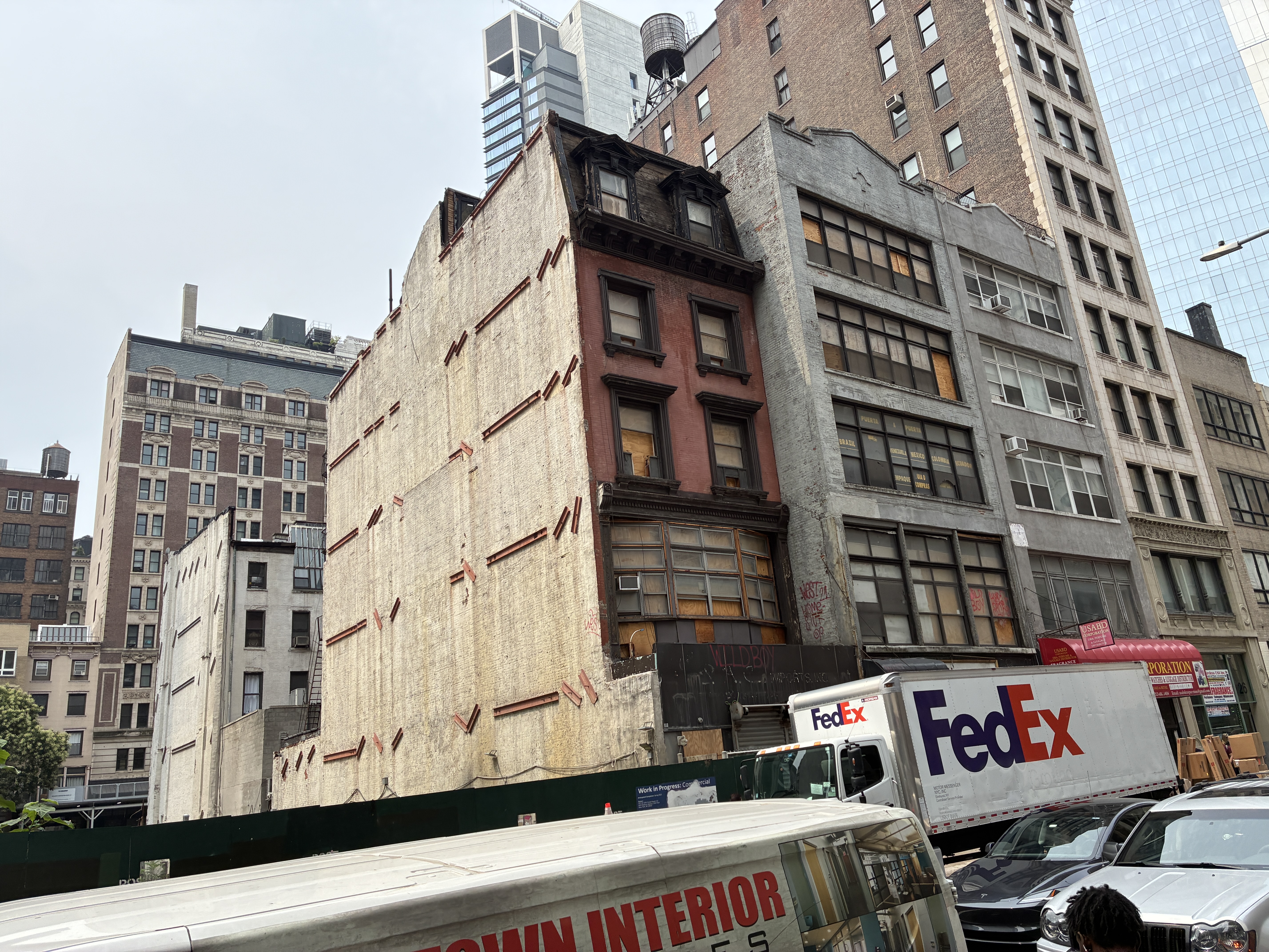 11 West 30th Street, Unit 2F Manhattan, NY 10001 - Photo 20 of 20 a front view of a building