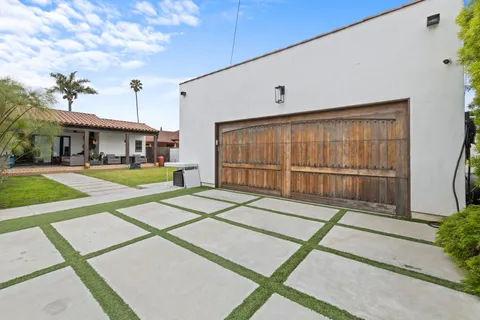 $1,395,000 | 9232 South 8th Avenue, Inglewood, CA 90305