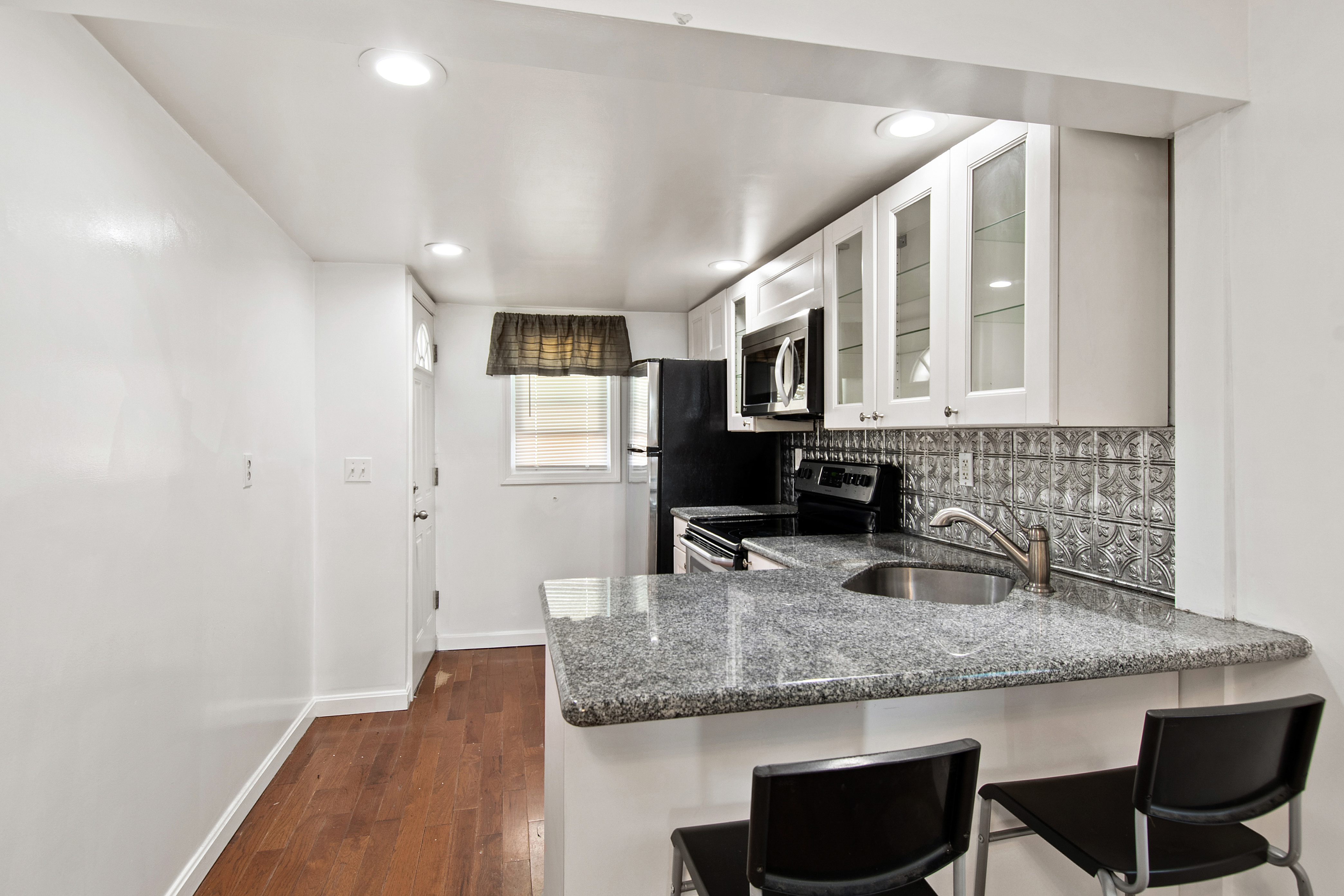 6 Schuyler Terrace Bronx, NY 10465 - Photo 4 of 27