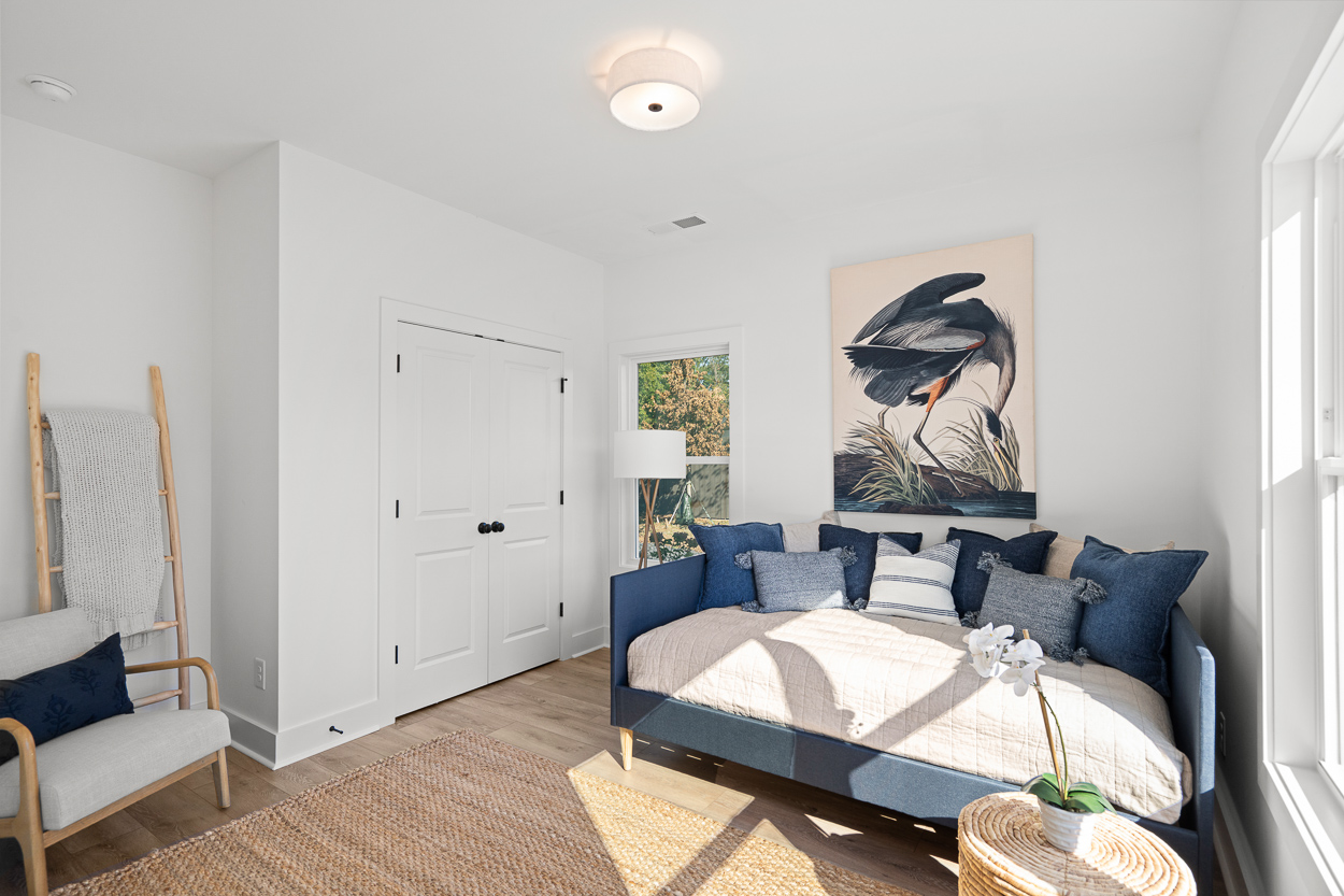 369 Kings Landing Atlanta, GA 30354 - Photo 23 of 41 a living room with furniture and a wooden floor