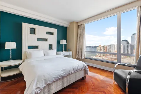 $999,000 | 10 West Street, Unit 27B | Battery Park City