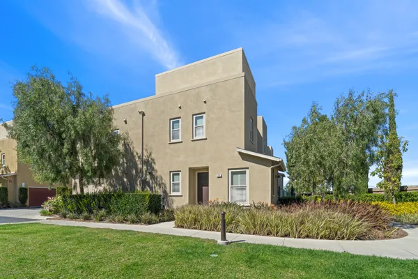 $1,300,000 | 5321 Ocean, Unit 101, Hawthorne, CA 90250