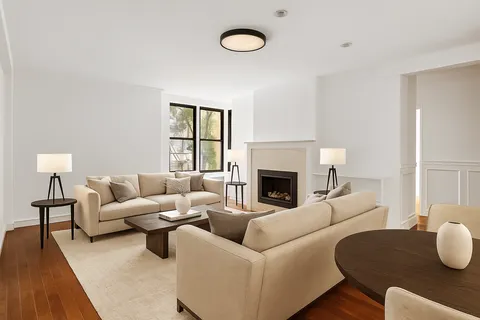 $849,000 | 30 East 9th Street, Unit 2II | Greenwich Village