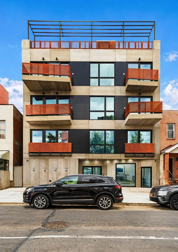 $1,095,000 | 267 Evergreen Avenue, Unit 1 | Bushwick