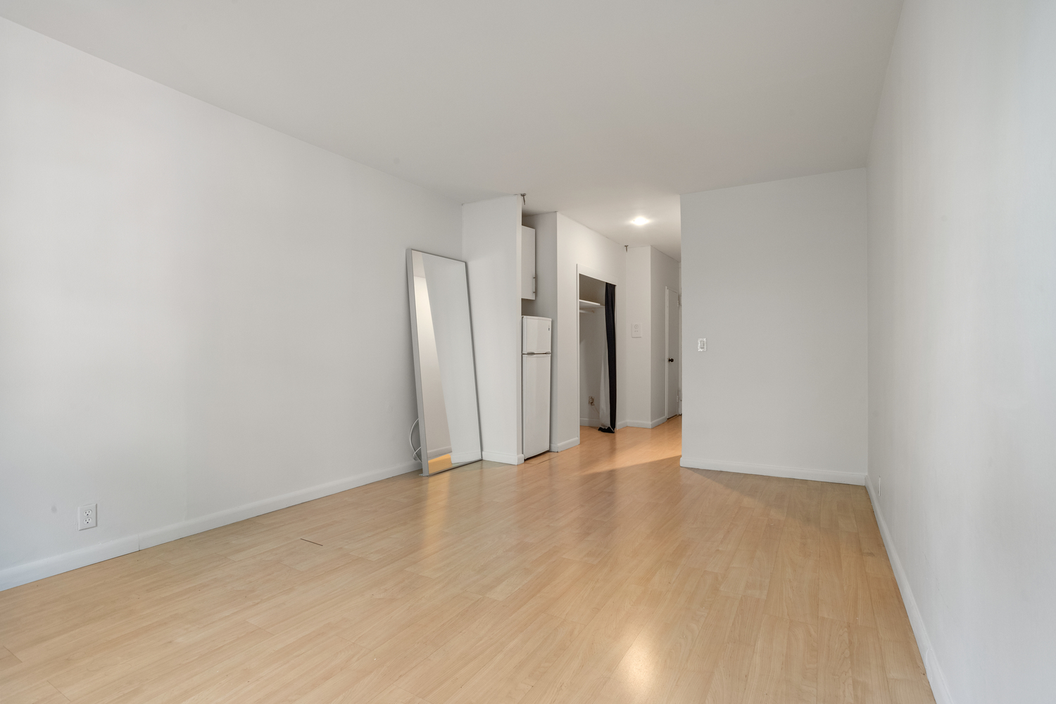 229 East 29th Street, Unit 4K Manhattan, NY 10016 - Photo 3 of 8 a view of an empty room