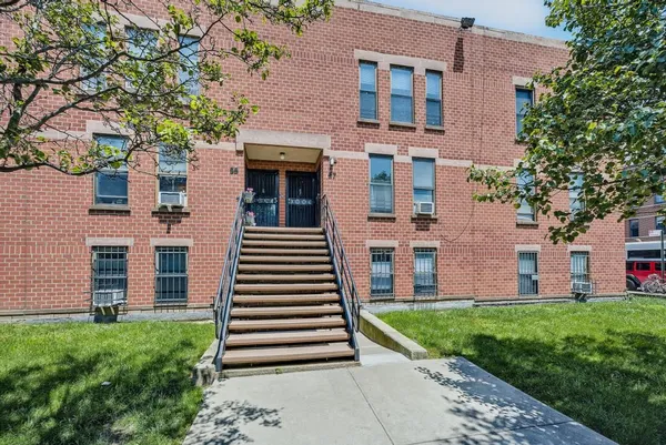 $915,000 | 57 Carroll Street, Unit 38A | Columbia Street Waterfront