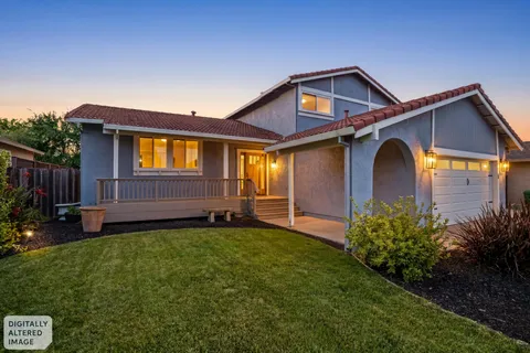 $1,049,000 | 112 Rose Petal Court, Petaluma, CA 94954