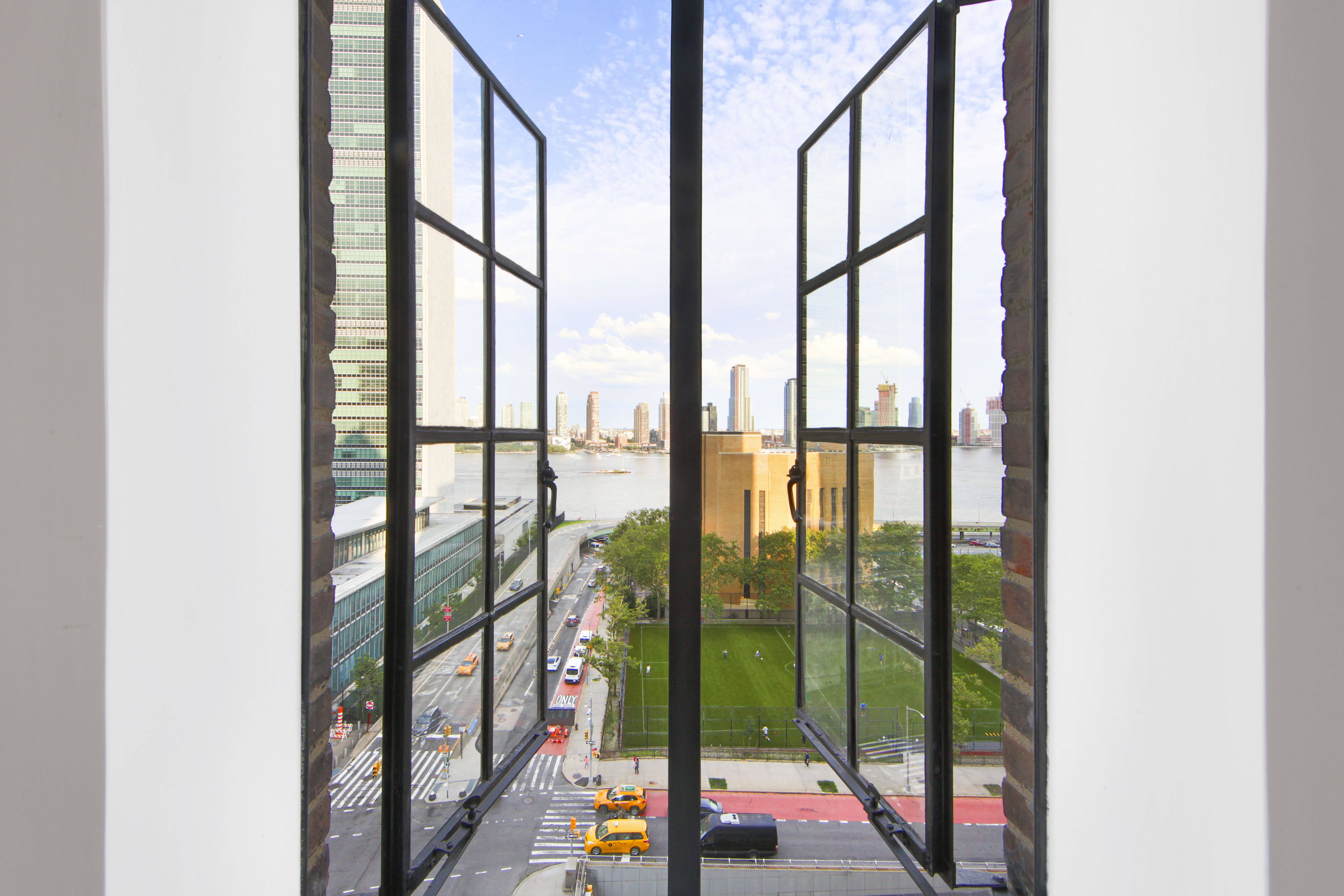 25 Tudor City Place, Unit 801 Manhattan, NY 10017 - Photo 4 of 18