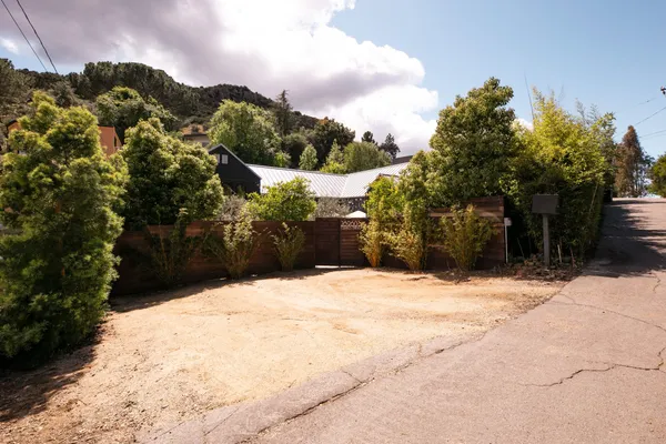 $2,550,000 | 28960 Crags Drive, Agoura Hills, CA 91301