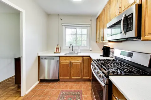 $330,000 | 3442 Martha Custis Drive, Unit 3103442, Alexandria, VA 22302