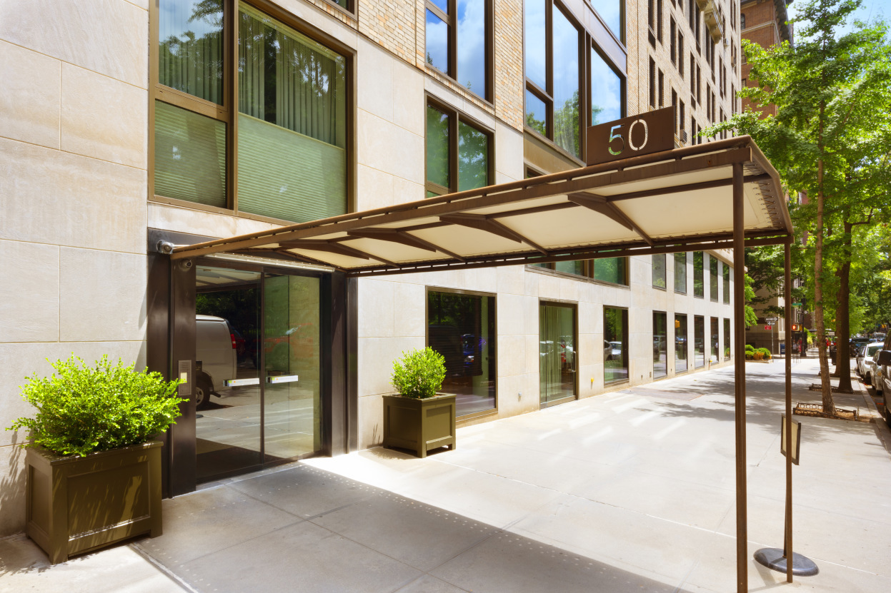 50 Gramercy Park North, Unit 15A Manhattan, NY 10010 - Photo 26 of 29 a view of a building with a potted plant
