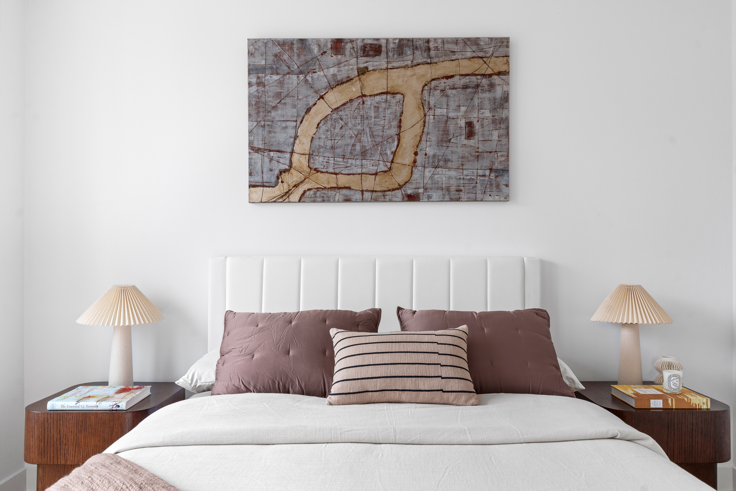 350 West 42nd Street, Unit 27K Manhattan, NY 10036 - Photo 8 of 18 a bedroom with a bed and a lamp