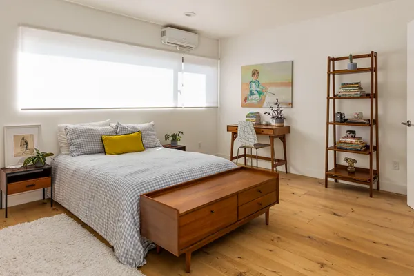 $1,100,000 | 860 1/2 South Wilton Place, Los Angeles, CA 90005