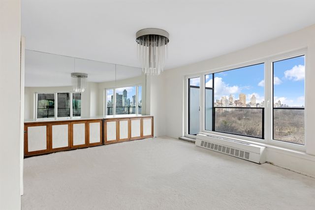 $4,200,000 | 200 Central Park South, Unit 16B | Central Park South