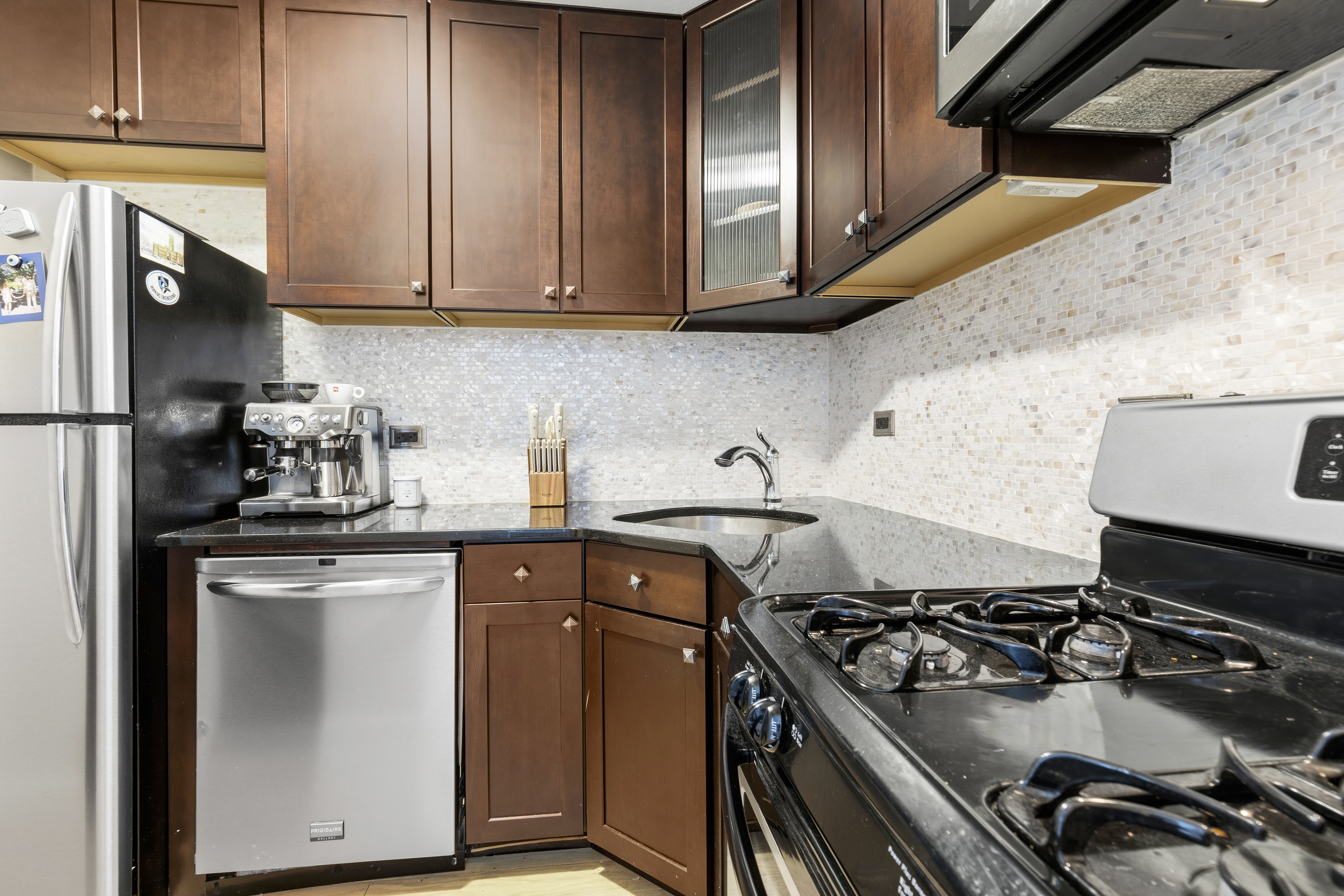 220 East 57th Street, Unit 9F Manhattan, NY 10022 - Photo 6 of 9 Gallery Image 6