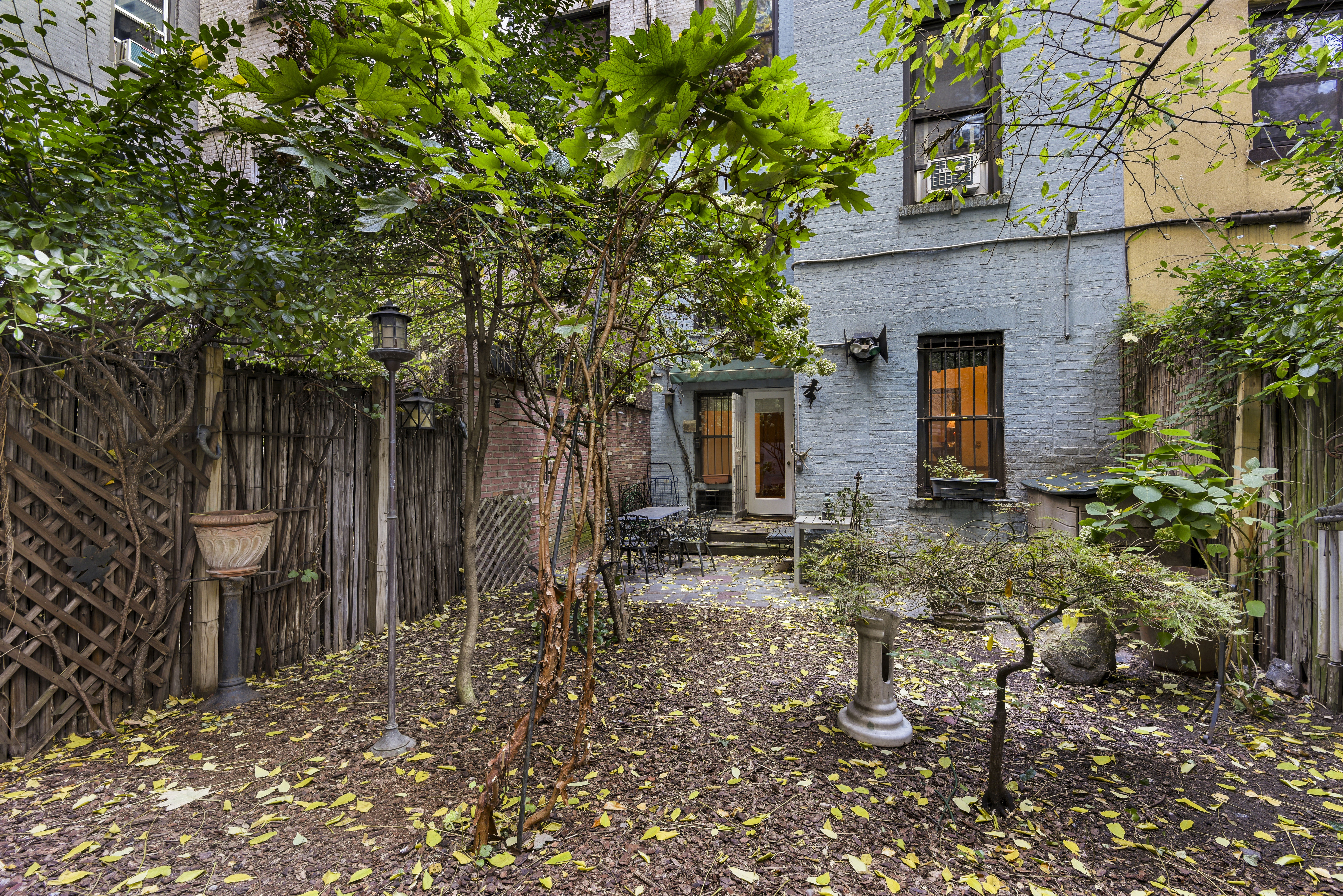 146 West 80th Street, Unit BR Manhattan, NY 10024 - Photo 7 of 16 a backyard of a house with table and chairs
