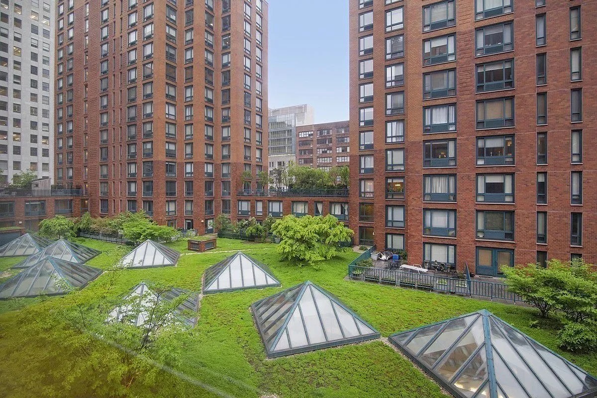 1 Irving Place, Unit U21E Manhattan, NY 10003 - Photo 12 of 16 a view of a back yard of the apartment building