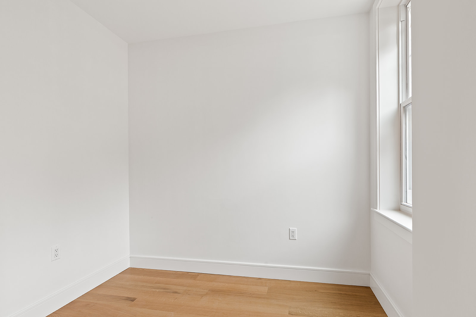 69 Hudson Avenue, Unit HSE Brooklyn, NY 11201 - Photo 16 of 20 a view of an empty room