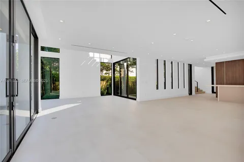 $6,350,000 | 5630 Pine Tree Drive, Miami Beach, FL 33140