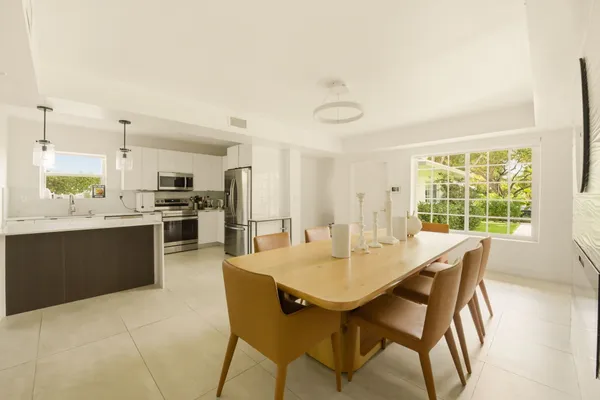 $9,500 | 725 West 51st Street, Miami Beach, FL 33140