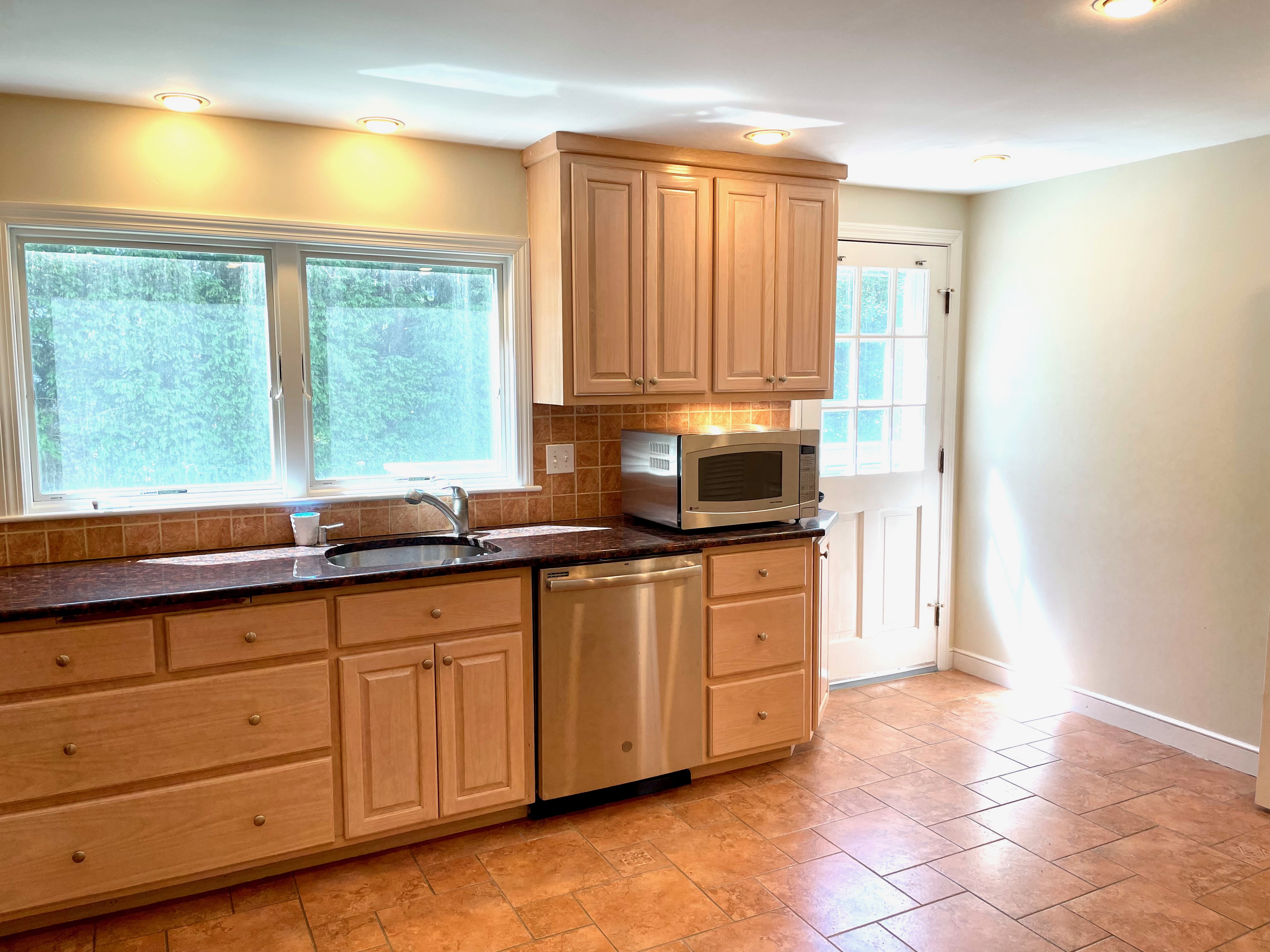 25 Twitchell Street Wellesley, MA 02482 - Photo 6 of 28