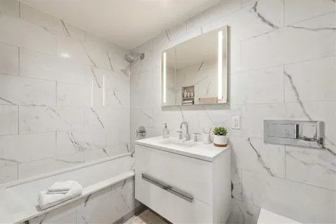 $1,795,000 | 175 West 95th Street, Unit 25E | Upper West Side