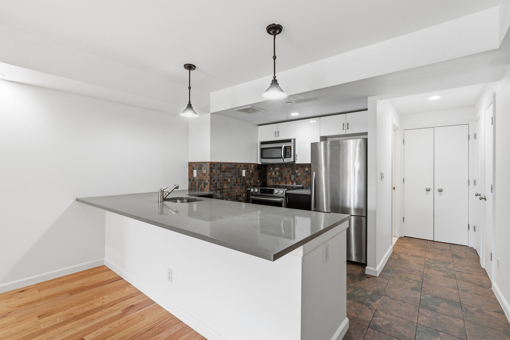 189 Avenue C, Unit 6C Manhattan, NY 10009 - Photo 7 of 11 Gallery Image 7