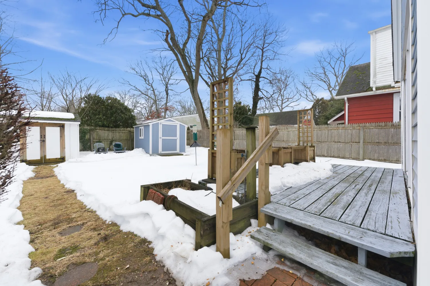 $400,000 | 20 Bristol Street, Huntington, NY 11743