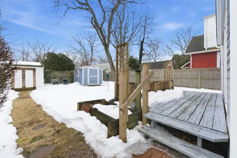 $400,000 | 20 Bristol Street, Huntington, NY 11743