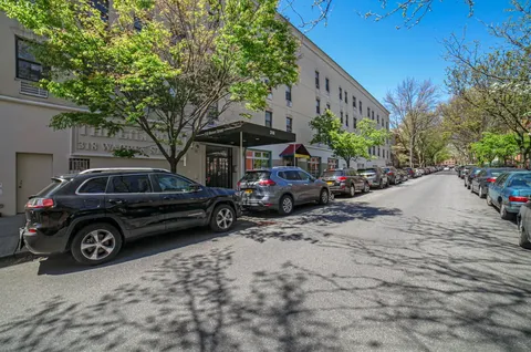 $5,500 | 318 Warren Street, Unit A17 | Cobble Hill