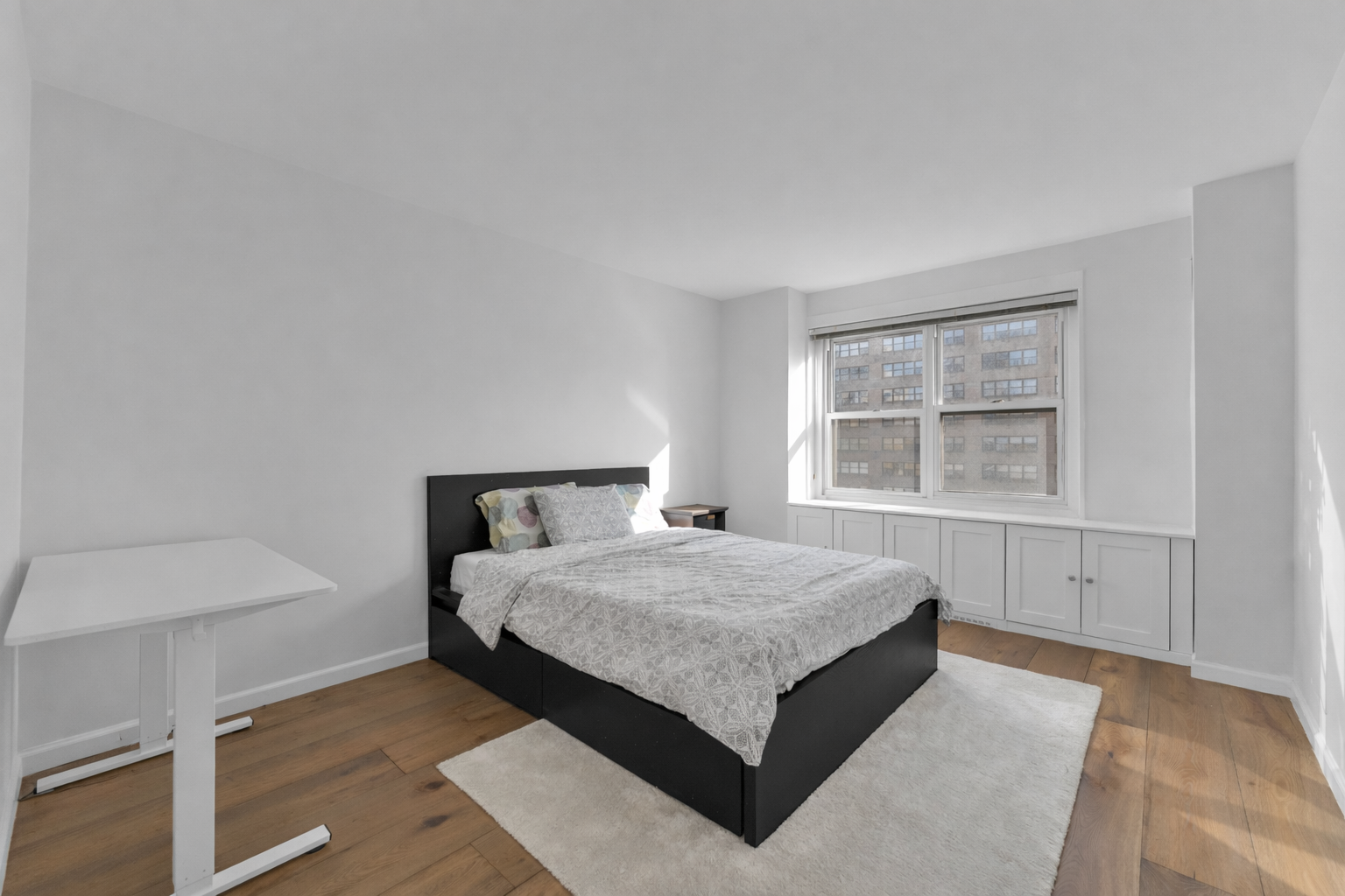 150 West End Avenue, Unit 21M Manhattan, NY 10023 - Photo 7 of 13 a bedroom with a bed and a window
