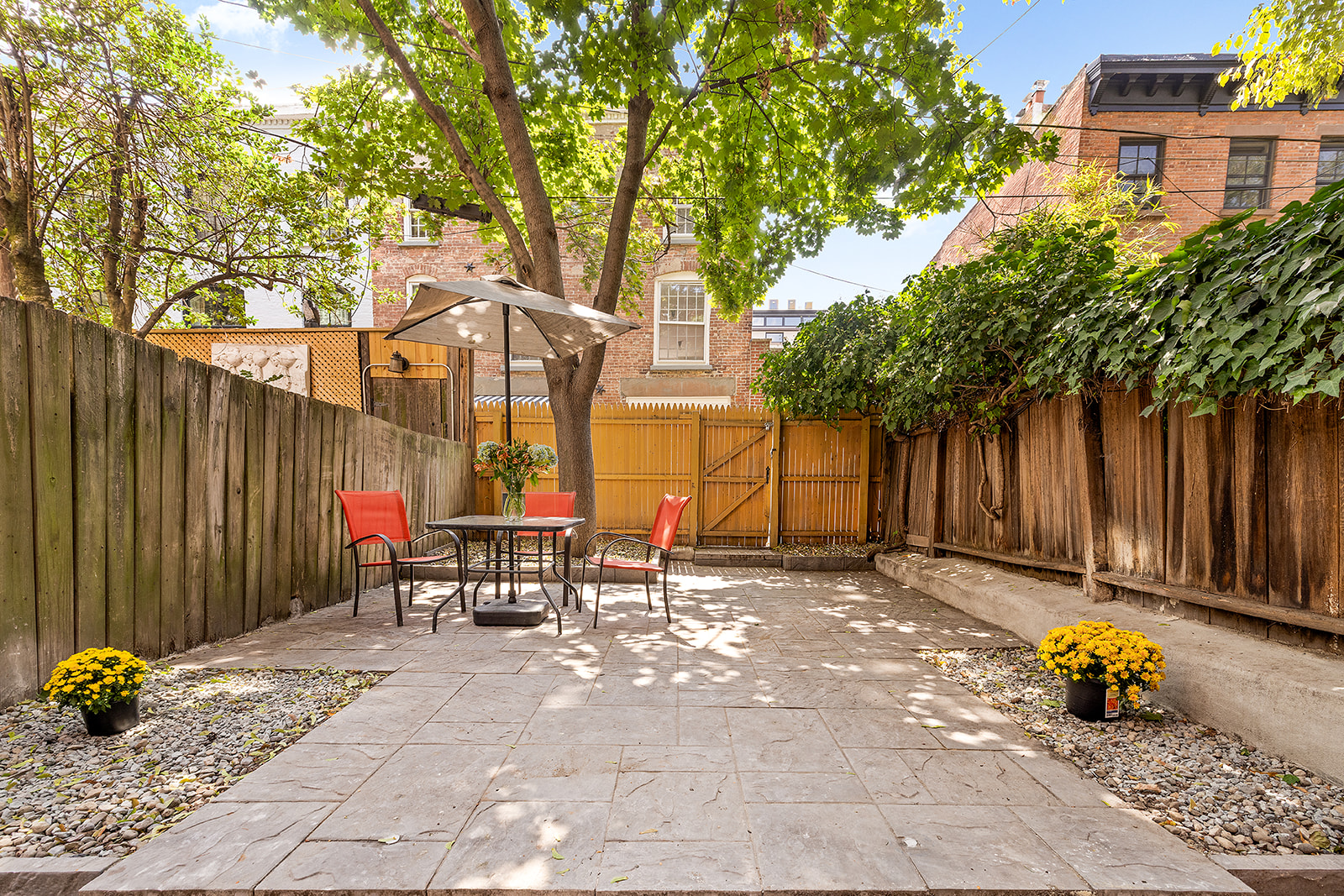 166 Congress Street, Unit A Brooklyn, NY 11201 - Photo 7 of 9 a backyard of a house with table and chairs