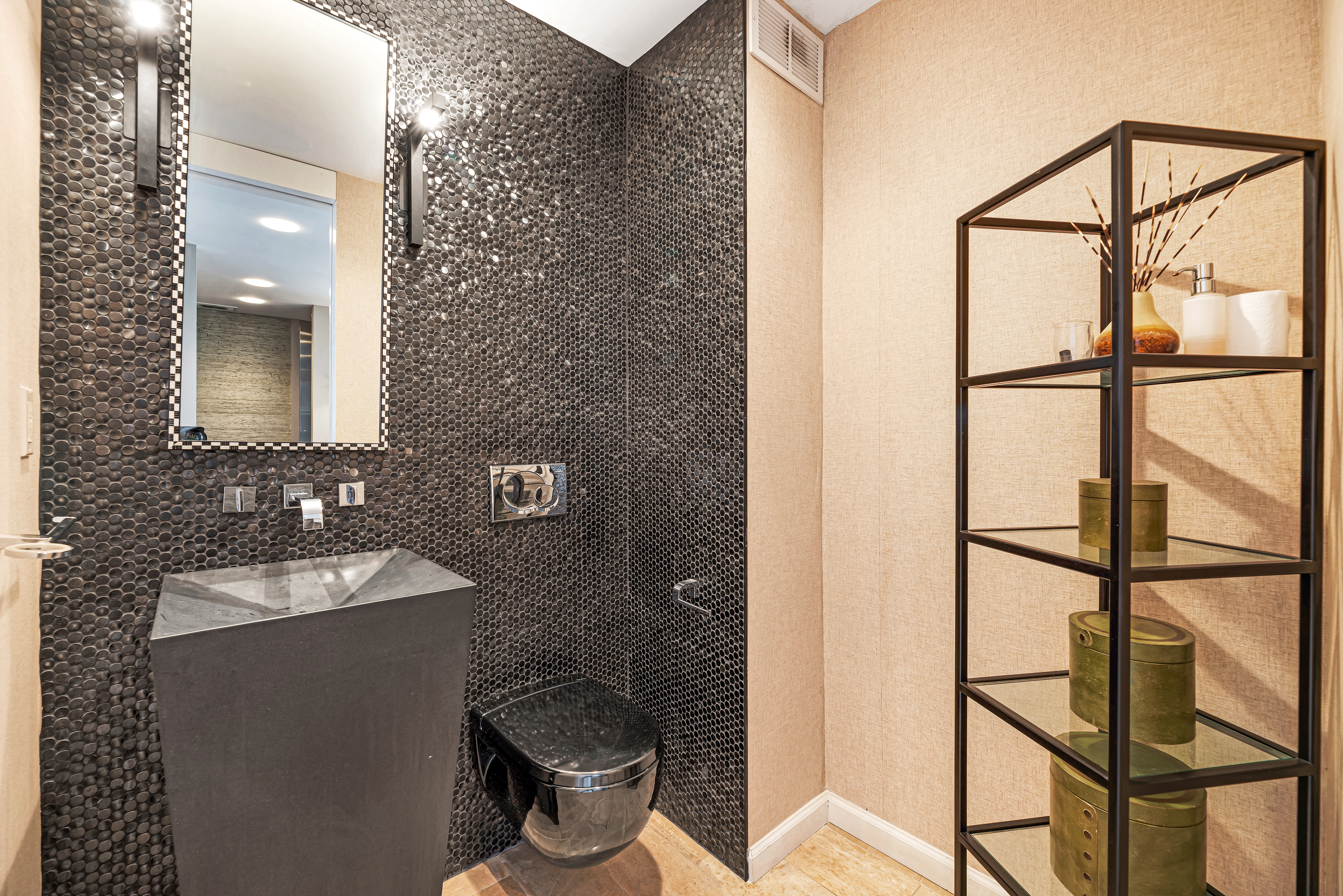 146 West 57th Street, Unit 67B Manhattan, NY 10019 - Photo 9 of 10