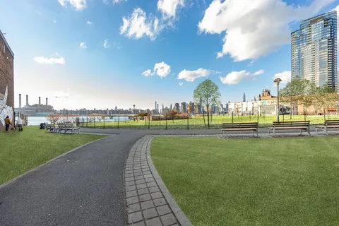 $1,295,000 | 50 Greenpoint Avenue, Unit 2B | Greenpoint