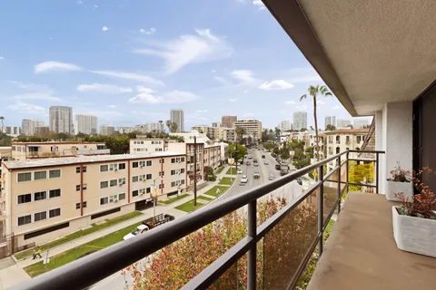 $1,349,000 | 1520 South Beverly Glen Boulevard, Unit 507, Los Angeles, CA 90024