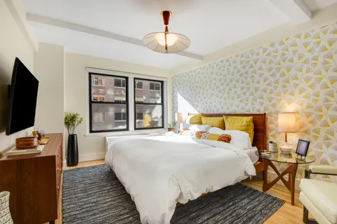 $895,000 | 205 East 78th Street, Unit 7K | Upper East Side