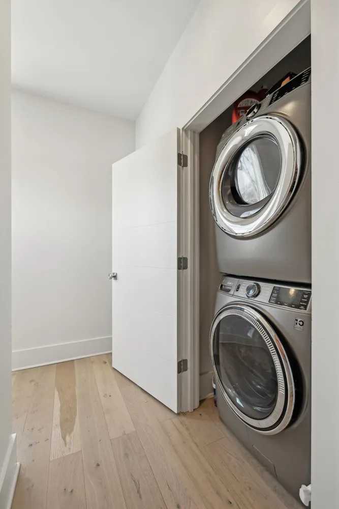 a close up view of a washer and dryer