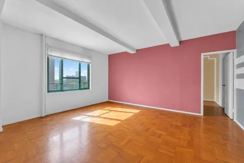 $250,000 | 5 Metropolitan Oval, Unit 11B | Parkchester