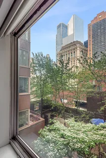 a view of a back yard