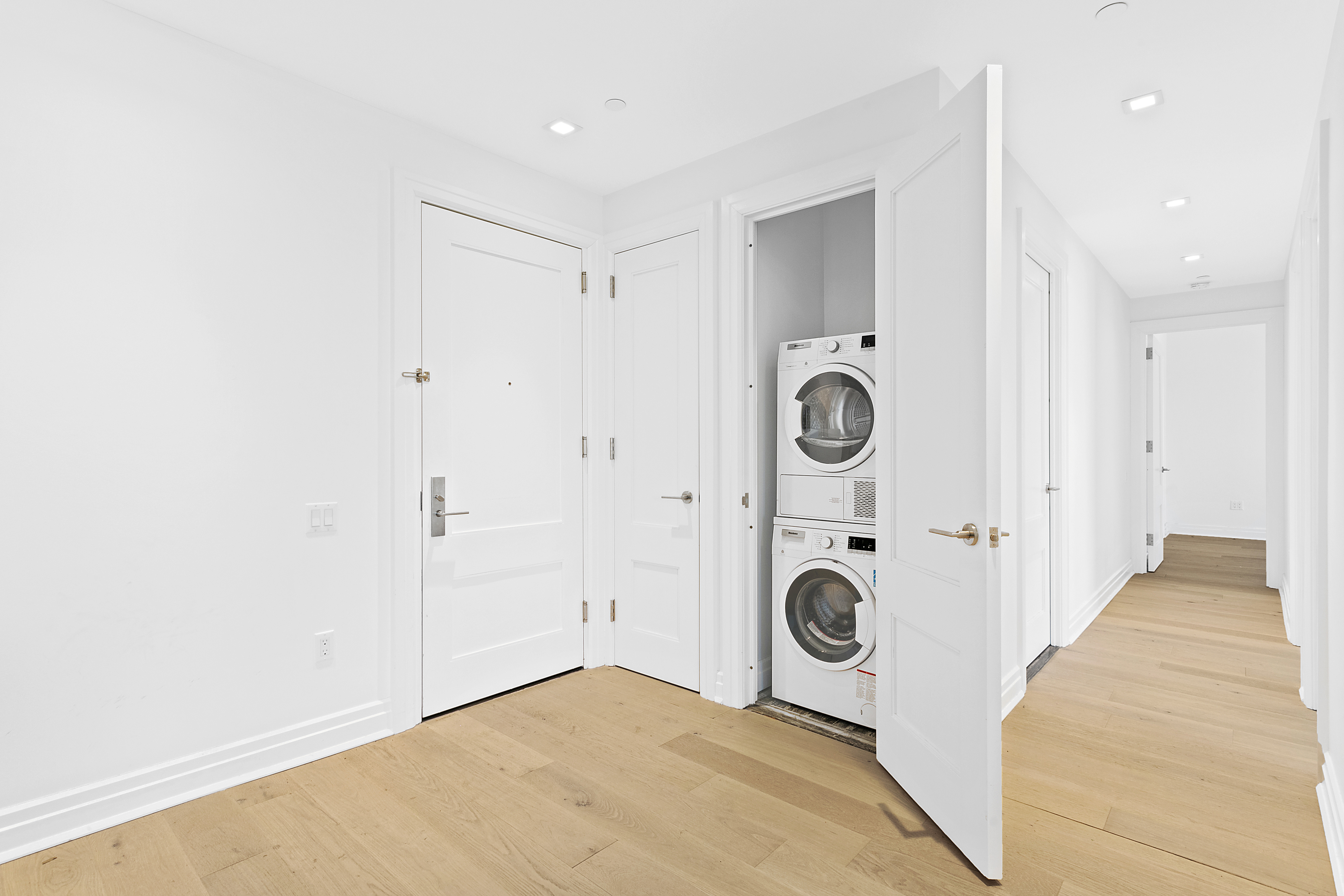 13-33 Jackson Avenue, Unit 10D Queens, NY 11101 - Photo 5 of 10