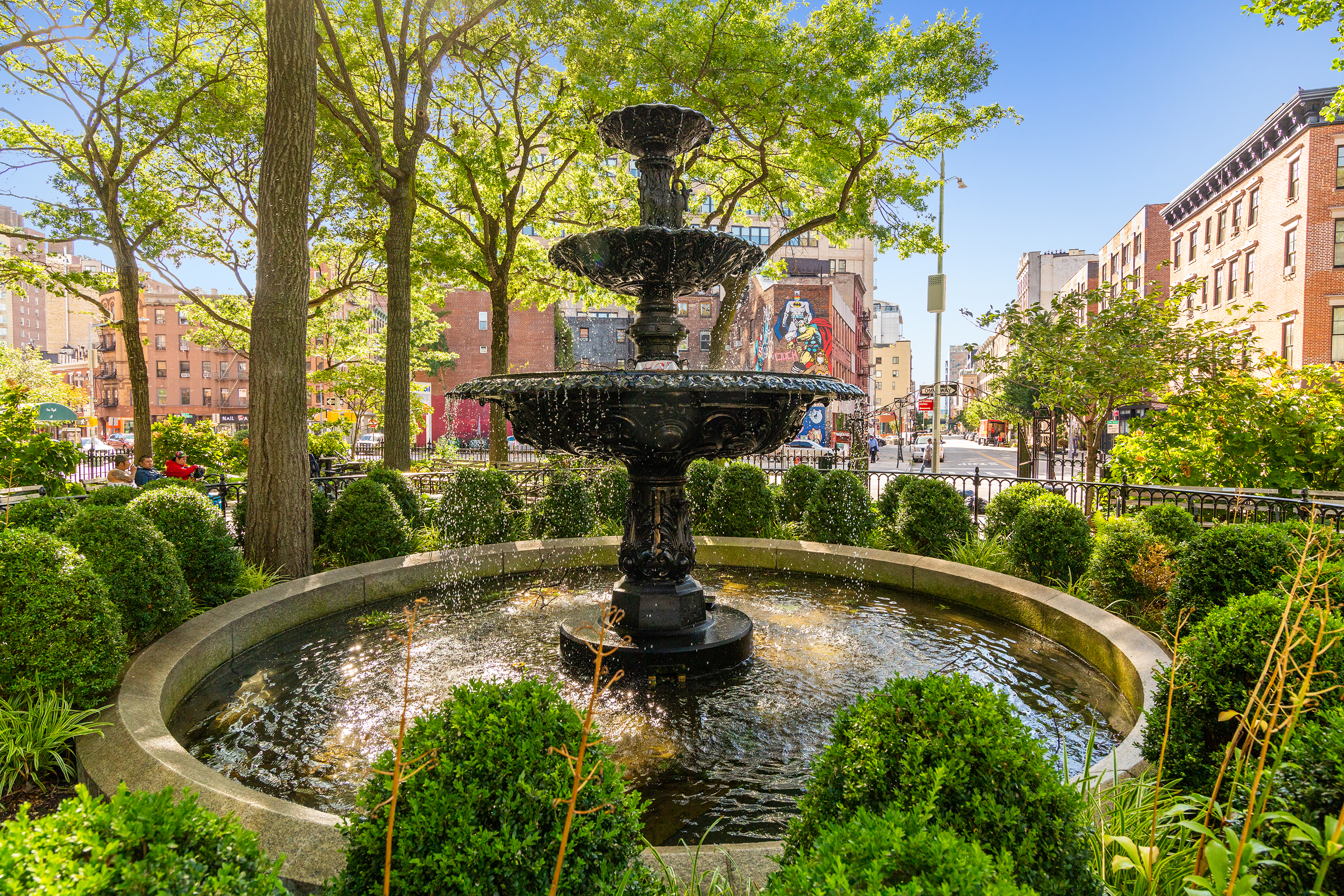 15 Charles Street, Unit 2H Manhattan, NY 10014 - Photo 11 of 12 a view of a fountain in the yard of a house