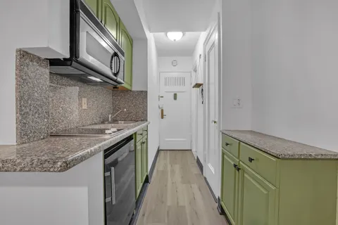 $305,000 | 25 Tudor City Place, Unit 1707 | Murray Hill